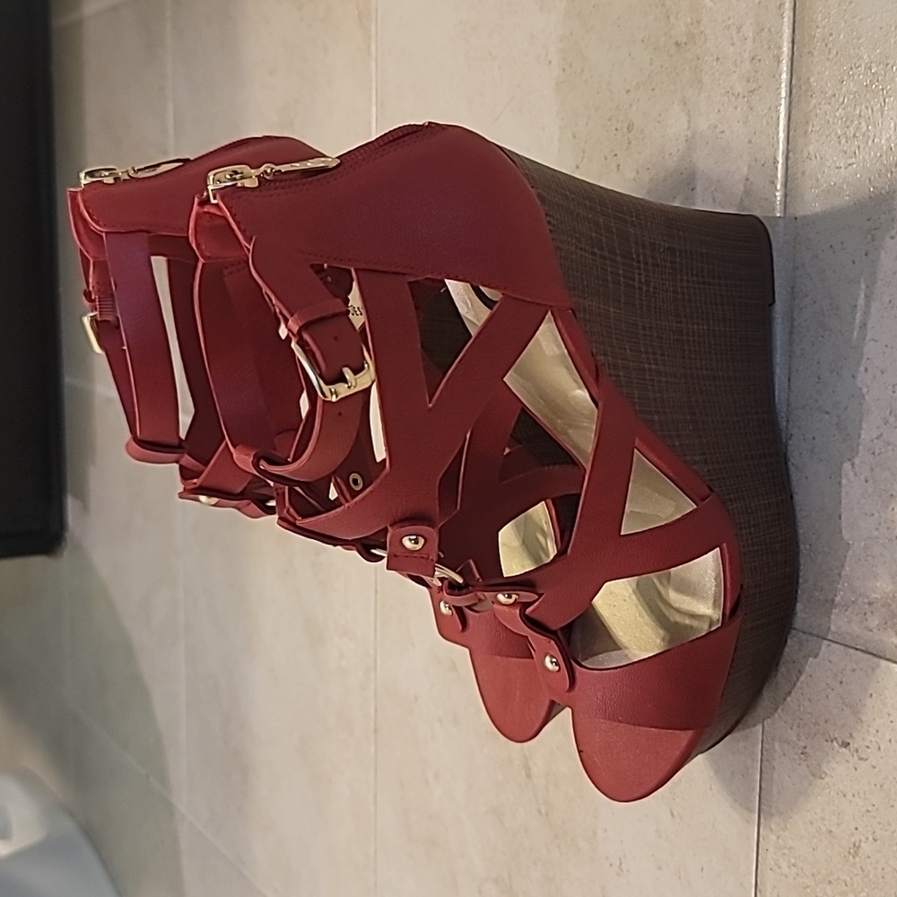 Sandals - Picture 2 of 3